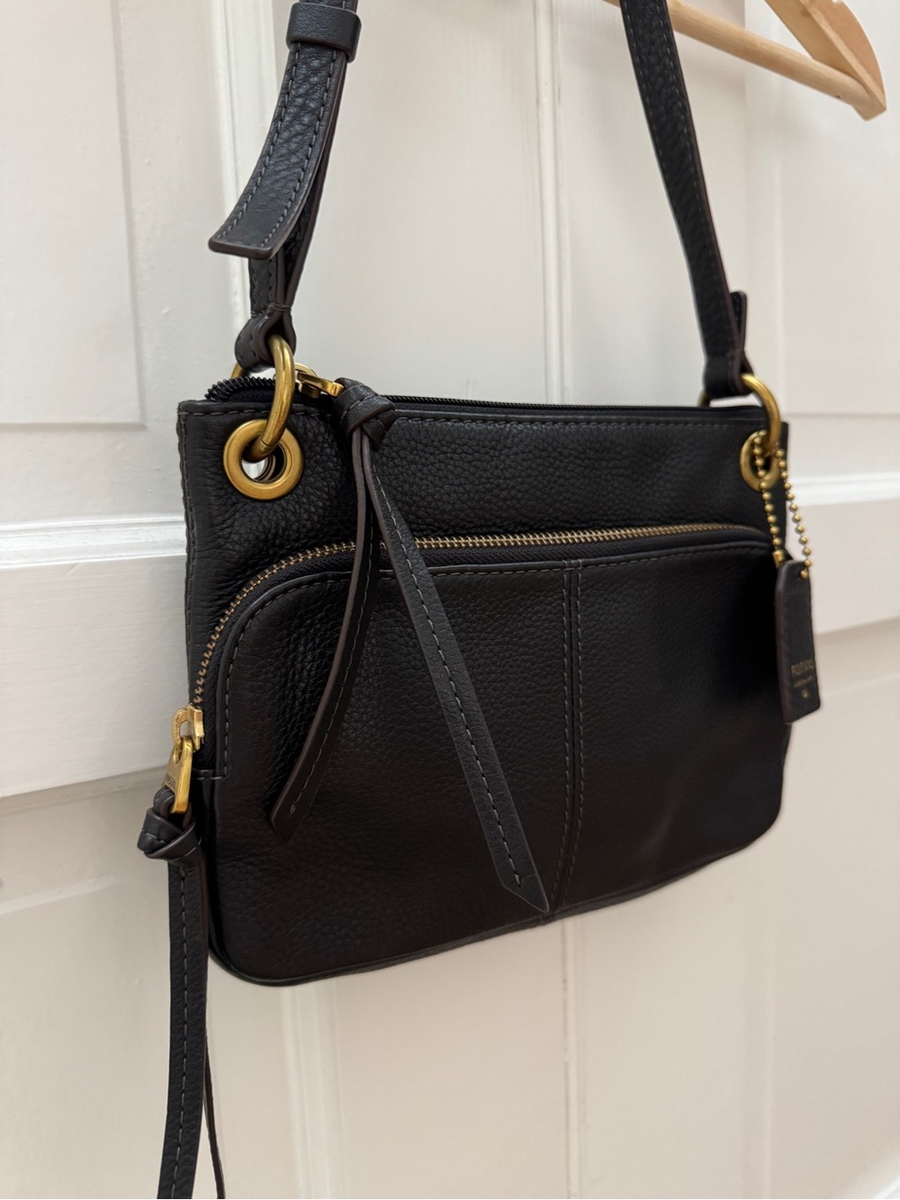 Fossil Black Pebbled Leather Crossbody Bag with Gold Hardware - Picture 2 of 7